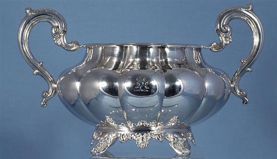 A William IV Irish silver sugar bowl, Width to handles 8 ¾”/225mm Weight 5 ¼”/135mm Weight: 16.7oz/474grms